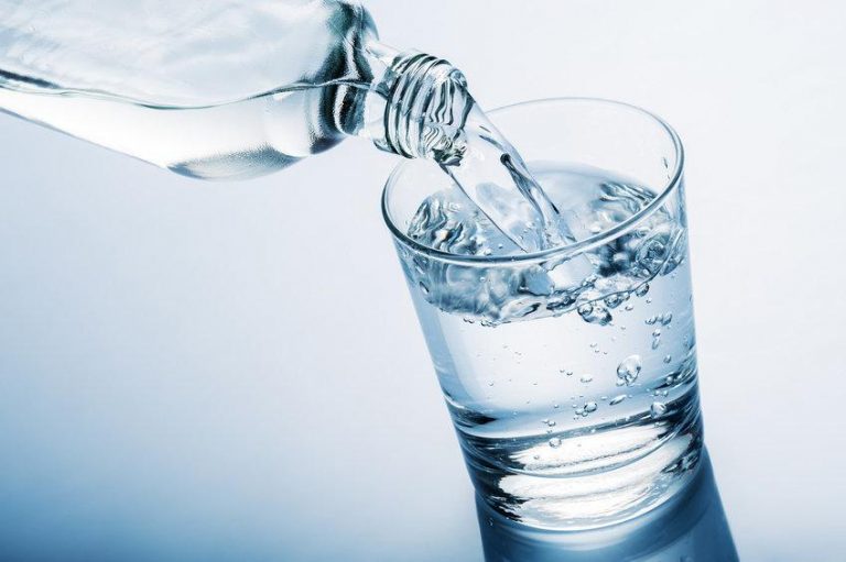 كوب من الماء كوب من الماء